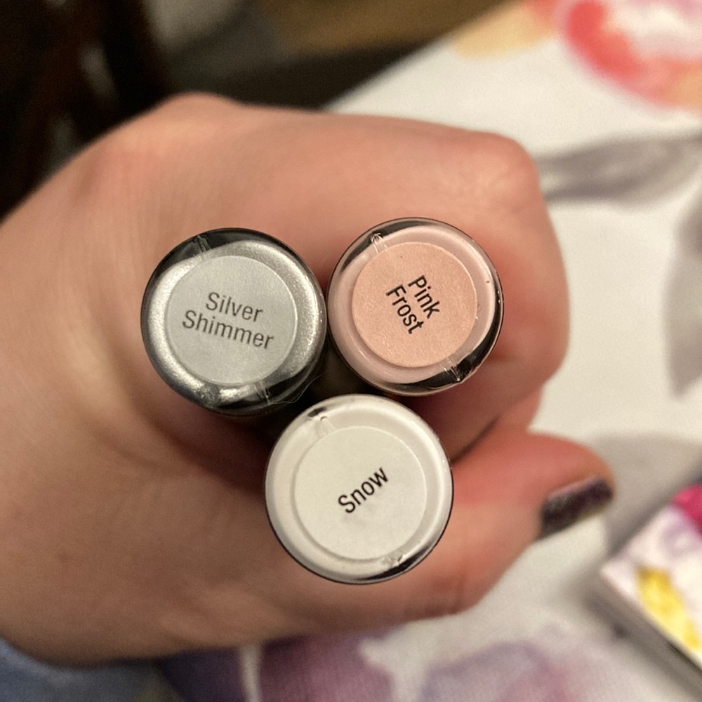 Shadowsense: snow, pink frost and silver shimmer
